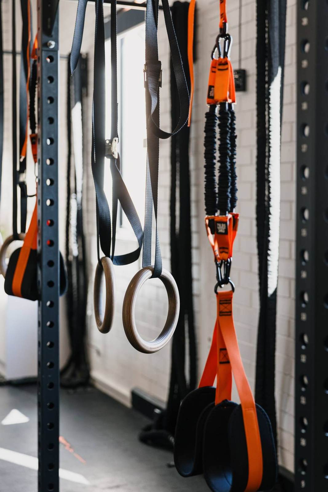 Rings and orange suspension straps on the rig